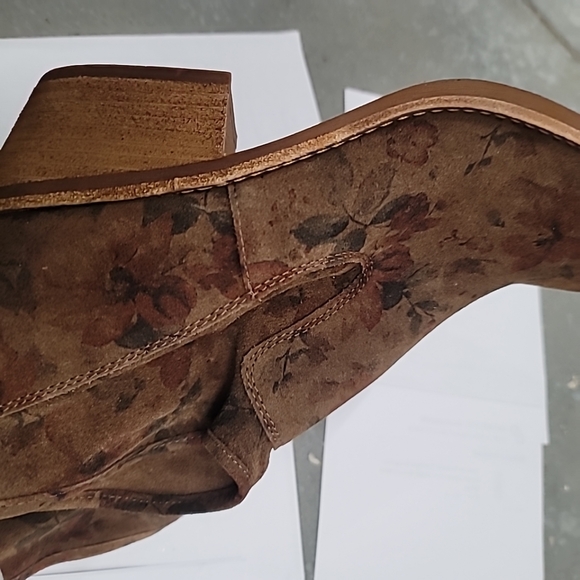 Sofft Aisley Floral Print Leather Western Booties